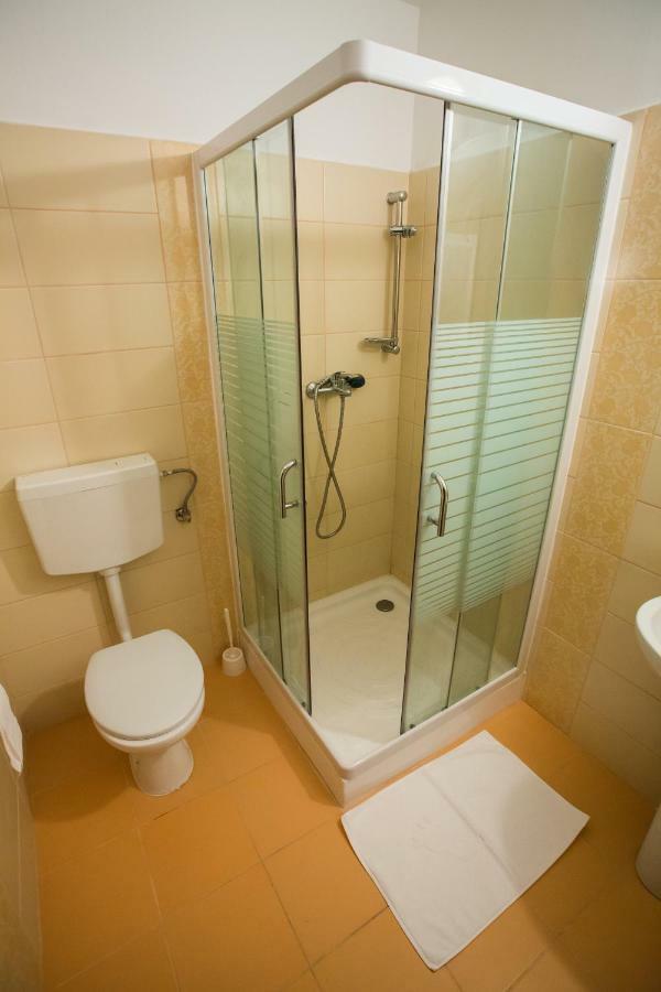 Camere De Inchiriat Hatuica Екстер'єр фото